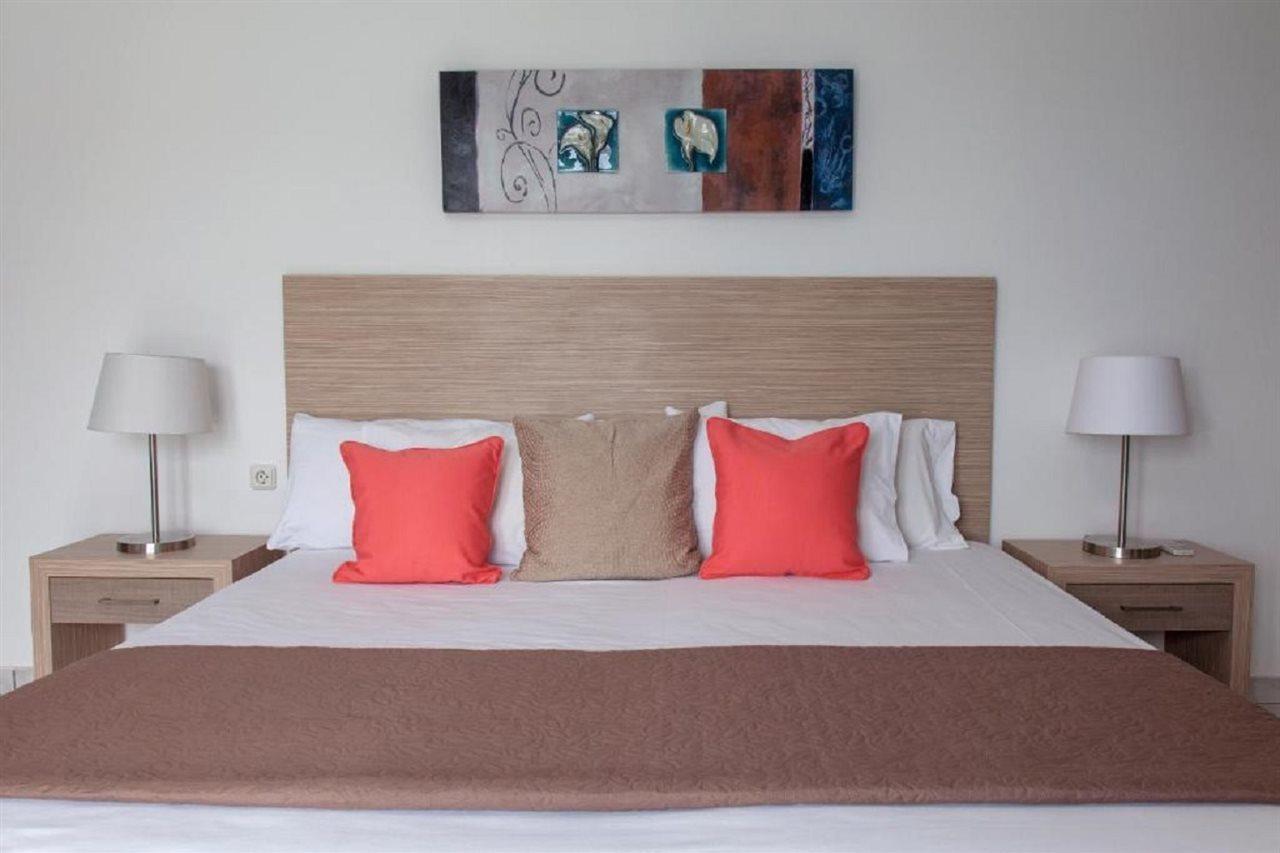 Minos & Apartment *